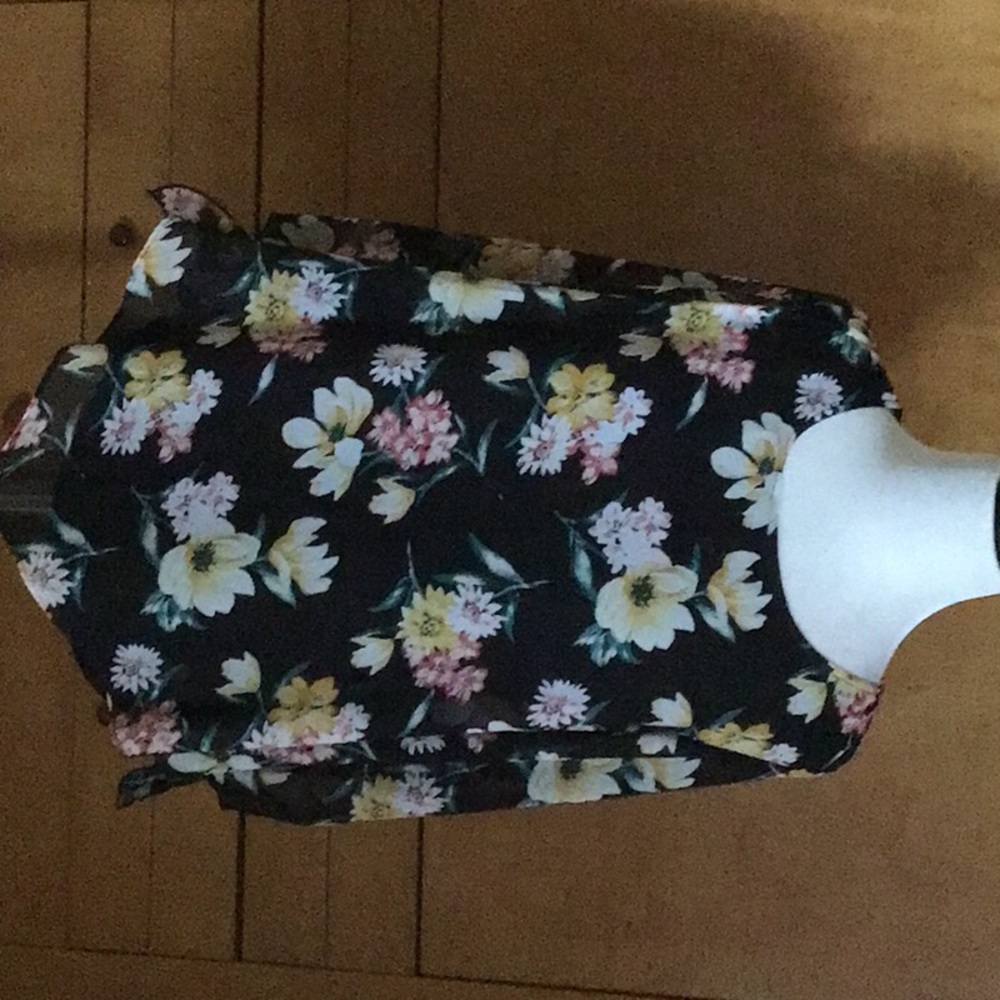 Apt9 3/4 length sleeve floral blouse